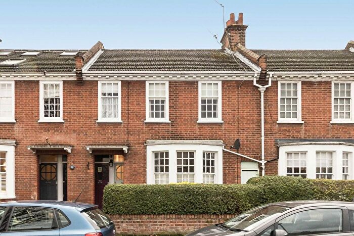 2 Bedroom Flat To Rent In Swaby Road, London, SW18