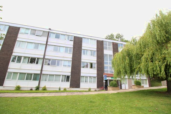 2 Bedroom Flat To Rent In Woodlands Court, Throckley, Newcastle Upon Tyne, NE15