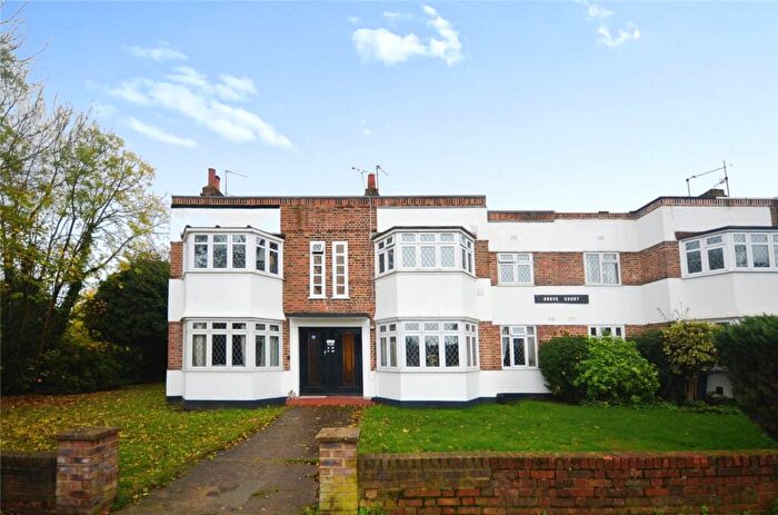2 Bedroom Apartment To Rent In Grove Court, Little Gaynes Lane, Upminster, RM14