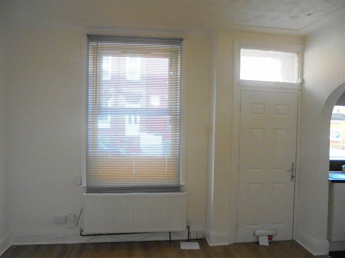 1 Bedroom Property To Rent In Recreation Grove, Leeds, LS11
