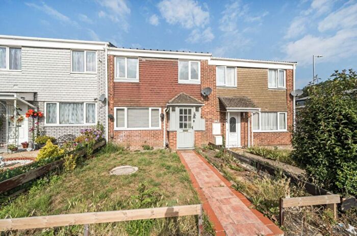 3 Bedroom Terraced House For Sale In Longthorpe Close, Toothill, Swindon, SN5
