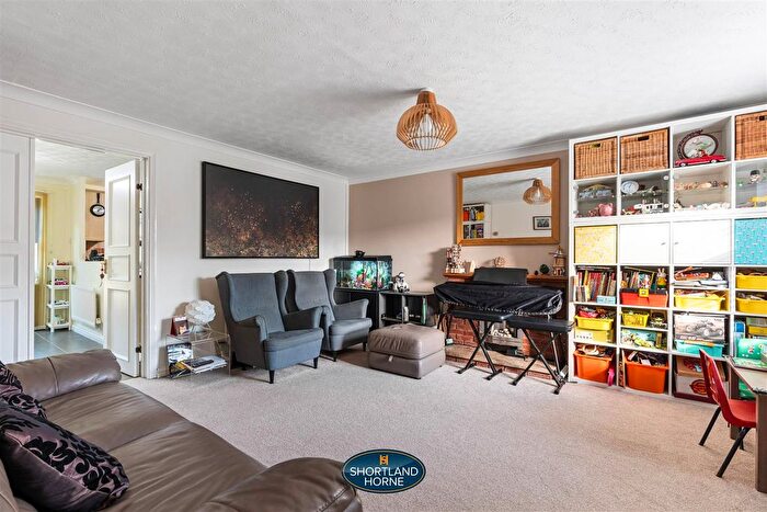 4 Bedroom Detached House For Sale In Riley Close, Kenilworth, CV8