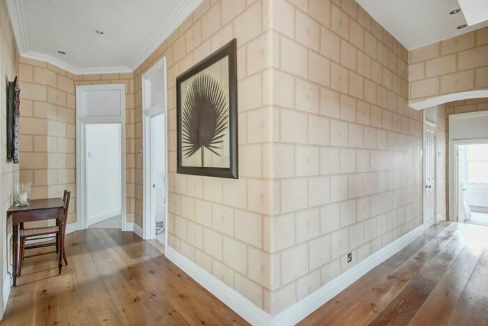 3 Bedroom Flat To Rent In Cremorne Road Chelsea, SW10
