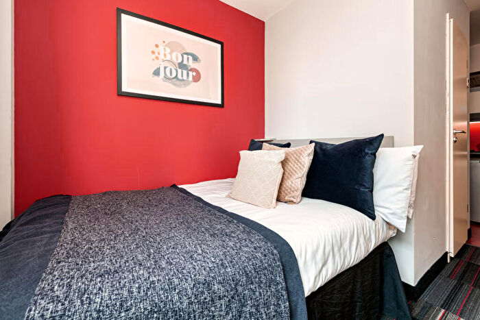 1 Bedroom Private Hall To Rent In Trinity Street, CV1