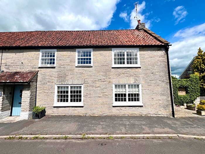 3 Bedroom Semi-Detached House For Sale In New Street, Somerton, TA11