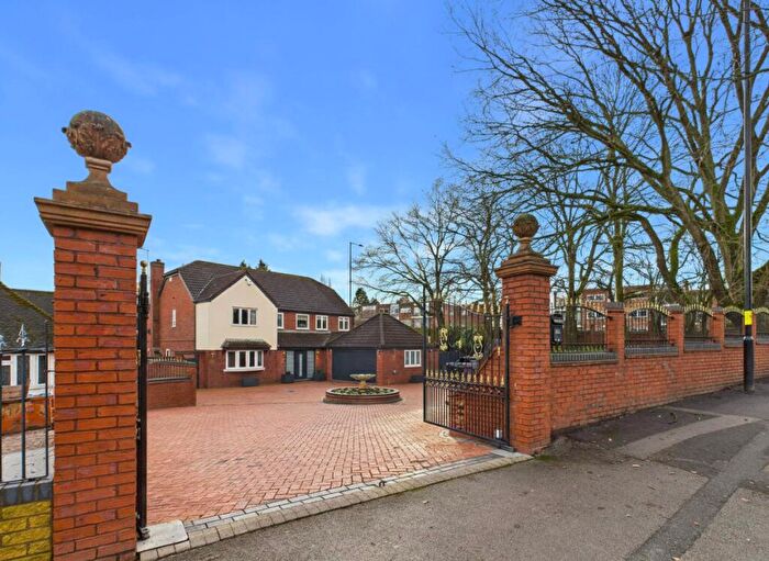 5 Bedroom Detached House For Sale In Monmouth Drive, Sutton Coldfield, B73