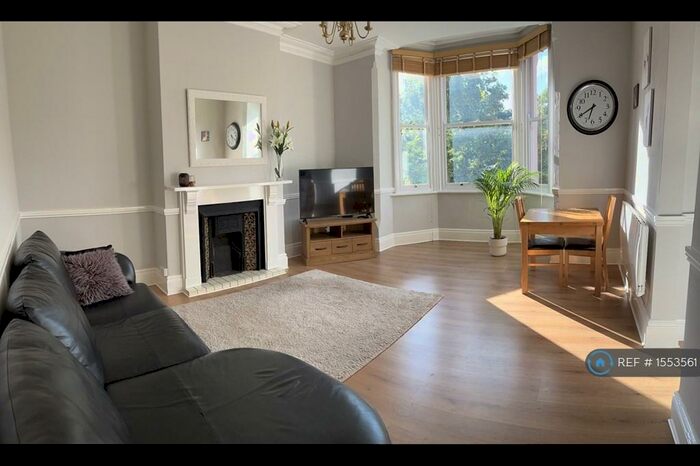 2 Bedroom Flat To Rent In Hamilton Drive, Nottingham, NG7