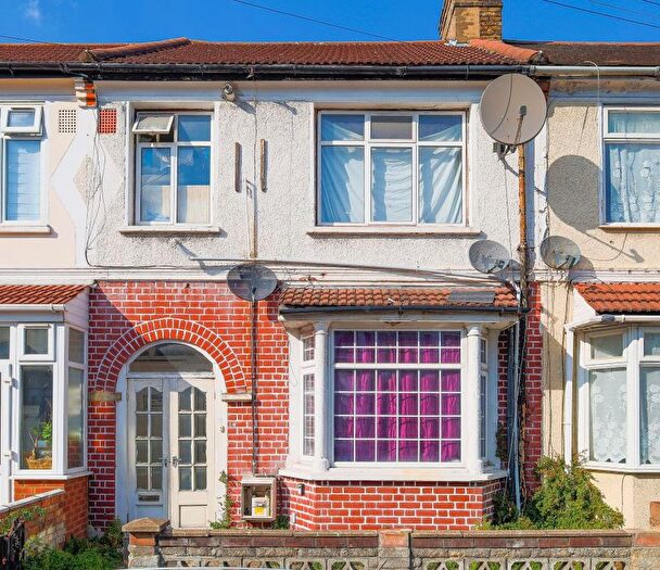 1 Bedroom Flat For Sale In Flat, Hickling Road, Ilford, Essex, IG1
