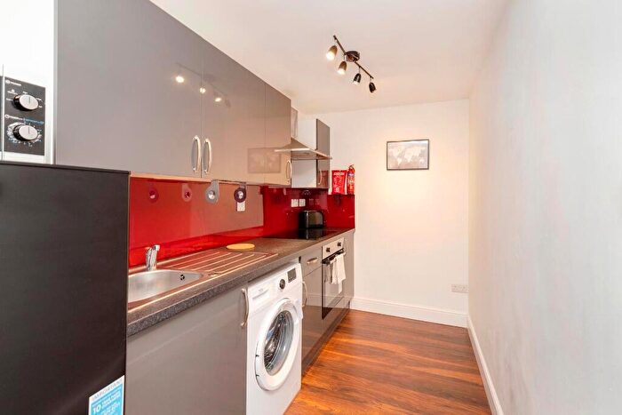 3 Bedroom Flat To Rent In Drummond Street, Old Town, Edinburgh, EH8
