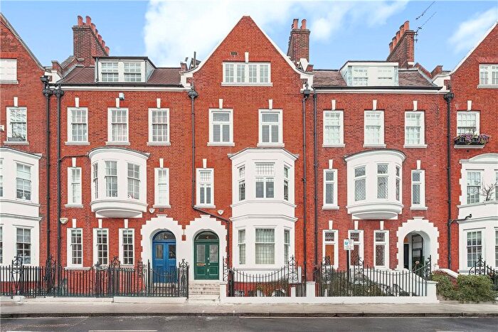3 Bedroom Flat To Rent In Holland Park Road, Holland Park, London, W14