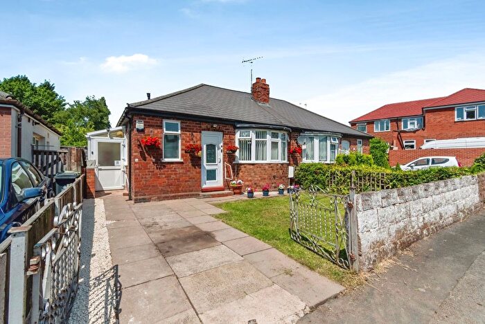 2 Bedroom Bungalow For Sale In Cedar Road, Willenhall, West Midlands, WV13
