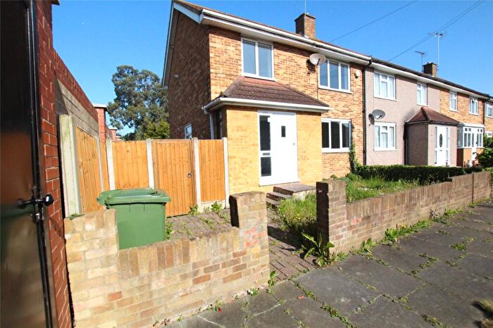 3 Bedroom End Of Terrace House To Rent In Bell Avenue, Romford, RM3