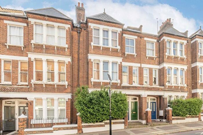 3 Bedroom Flat For Sale In Latchmere Road, Battersea, SW11