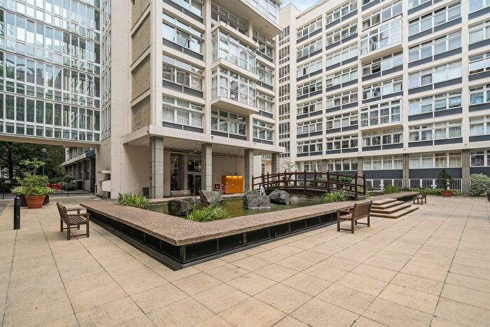 1 Bedroom Flat For Sale In Newington Causeway, London, SE1