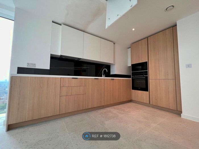 2 Bedroom Flat To Rent In Cendal Crescent, London, E1