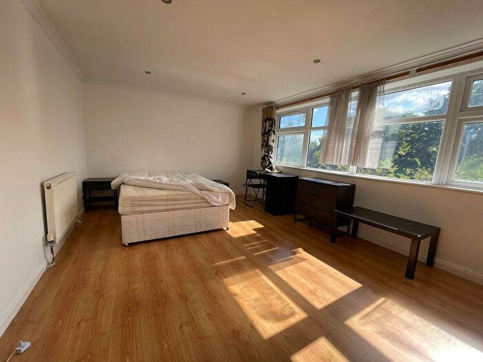 5 Bedroom Flat To Rent In Bow, E3