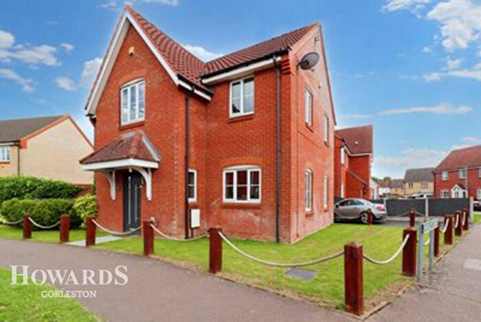 4 Bedroom Detached House For Sale In Jenner Road, Gorleston, NR31