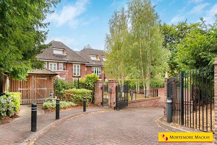 2 Bedroom Apartment For Sale In Village Road, Enfield, EN1