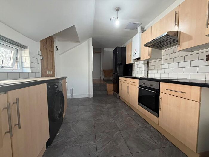 2 Bedroom Apartment To Rent In City Road, Roath, CF24