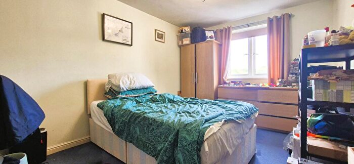 2 Bedroom Apartment To Rent In Hill Lane, Southampton, SO15