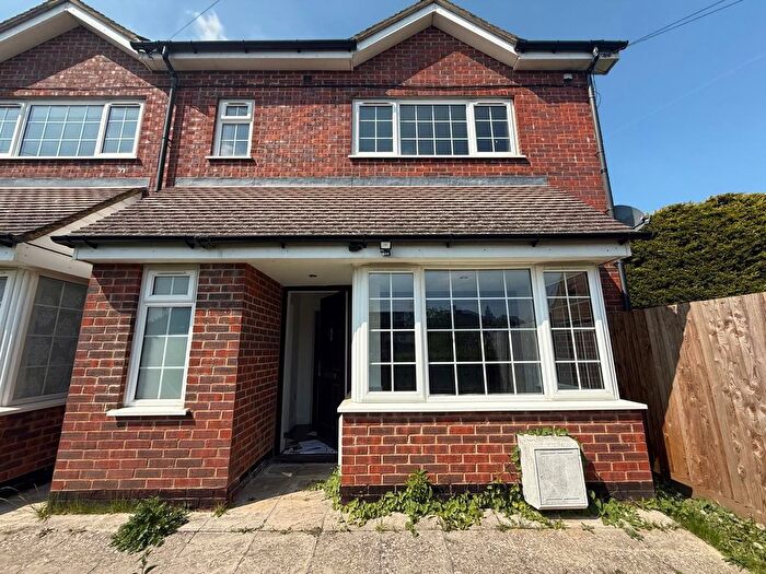 3 Bedroom Semi-Detached House To Rent In Fellowes Close, Watford, WD25