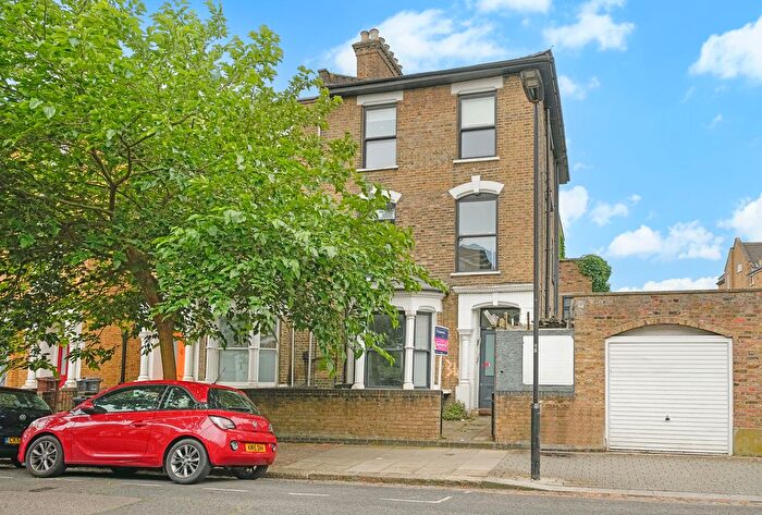 3 Bedroom Flat For Sale In Wilberforce Road, London, N4