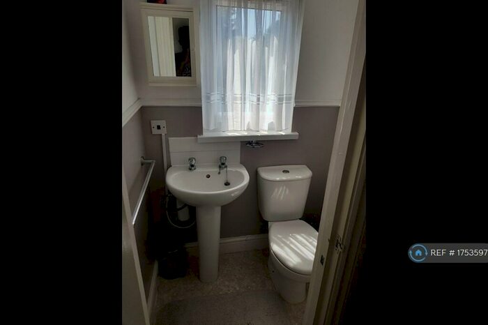 4 Bedroom Terraced House To Rent In Waremead Road, Ilford, IG2