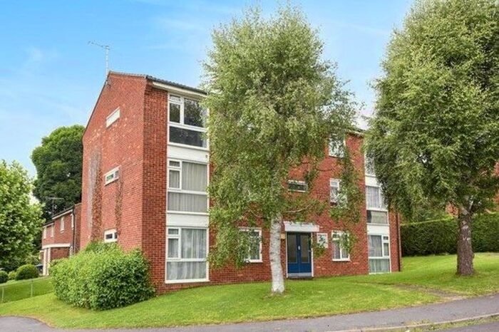1 Bedroom Flat To Rent In Ryecroft, Haywards Heath, RH16