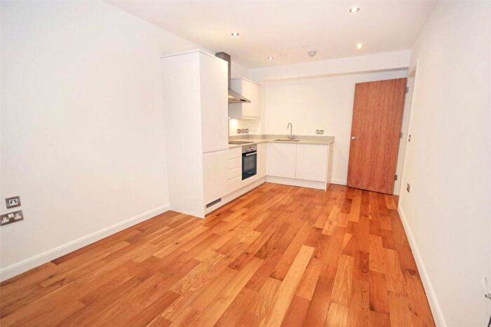 1 Bedroom Flat To Rent In Emerald House, East Croydon, Surrey, CR0