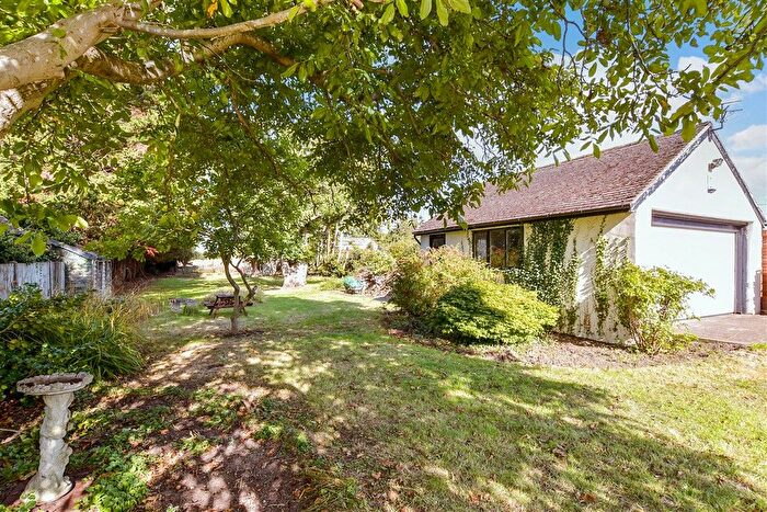 4 Bedroom Chalet For Sale In Gravesend Road, Shorne, Gravesend, Kent, DA12