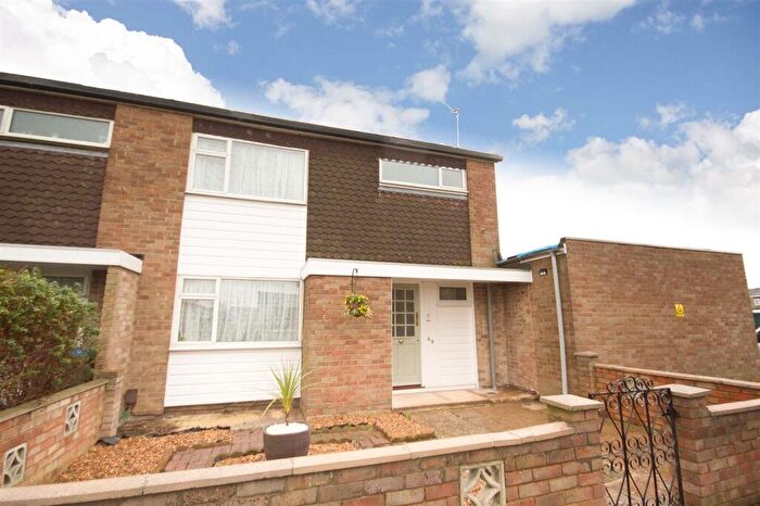 3 Bedroom House To Rent In Somerville Way, Aylesbury, HP19