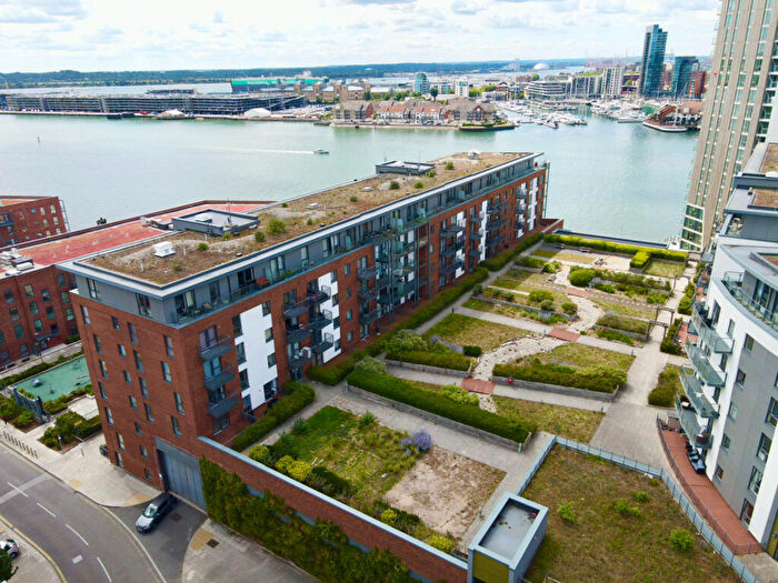2 Bedroom Flat For Sale In Fairbourne Court, Denyer Walk, Southampton, SO19