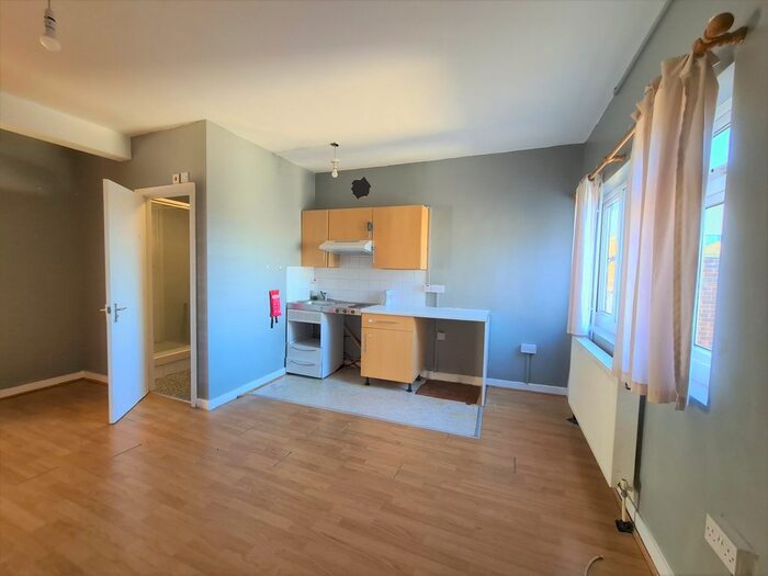 Studio To Rent In North Circular Road, London NW2