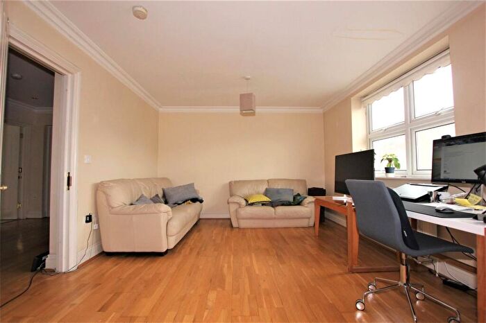 2 Bedroom Apartment To Rent In Alexandra Grove, London, N4