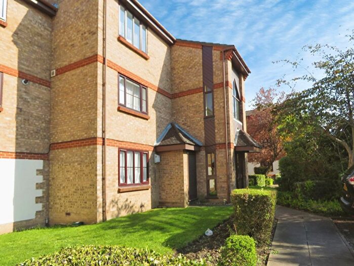 1 Bedroom Flat To Rent In Spring Grove, Mitcham, CR4