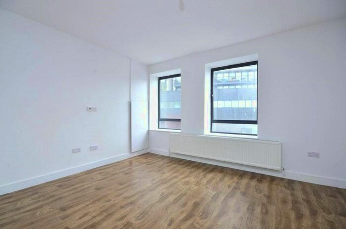 2 Bedroom Flat To Rent In Ballards Lane, North Finchley N12