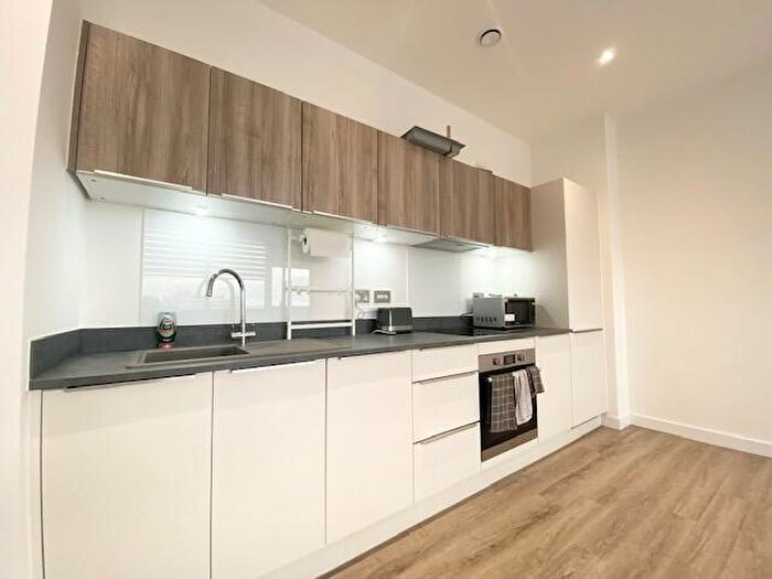 2 Bedroom Apartment To Rent In Normandy House, RG21