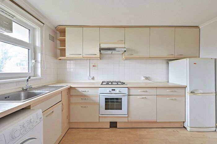 1 Bedroom Flat To Rent In Granville Road, Southfields, London, SW18