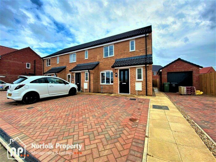 3 Bedroom Town House To Rent In Wynondham, NR18