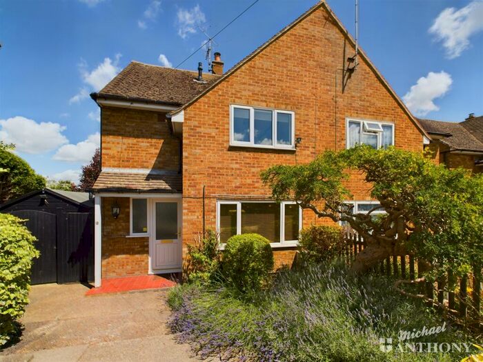 2 Bedroom Semi-Detached House For Sale In Sunnybank, Cheddington, Bedfordshire, LU7