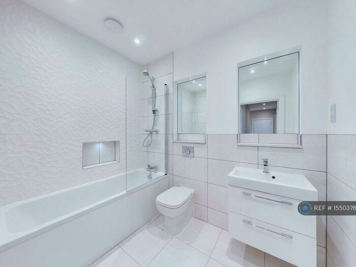 2 Bedroom Flat To Rent In Gordon Road, High Wycombe, HP13