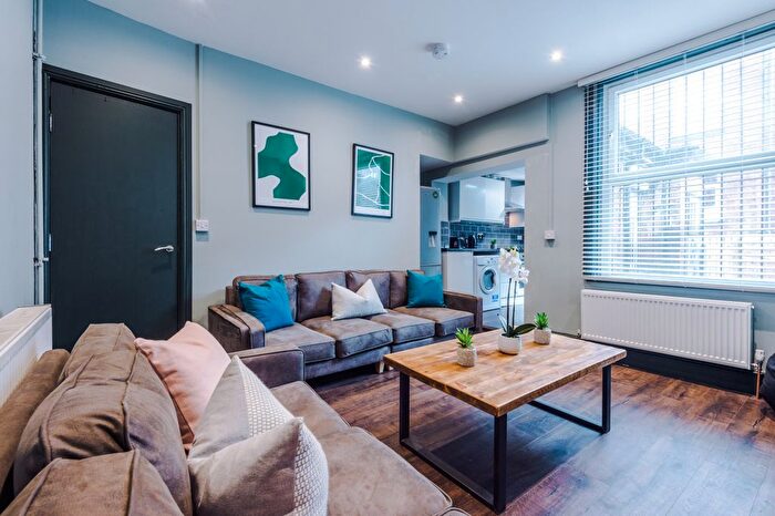 5 Bedroom Terraced House To Rent In Norwood Place, Leeds, LS6