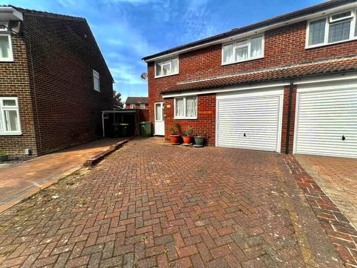 3 Bedroom Semi-Detached House To Rent In Fair Isle Close, Stubbington, PO14