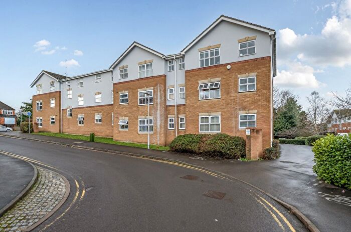 2 Bedroom Flat For Sale In Elm Park, Reading, Berkshire, RG30