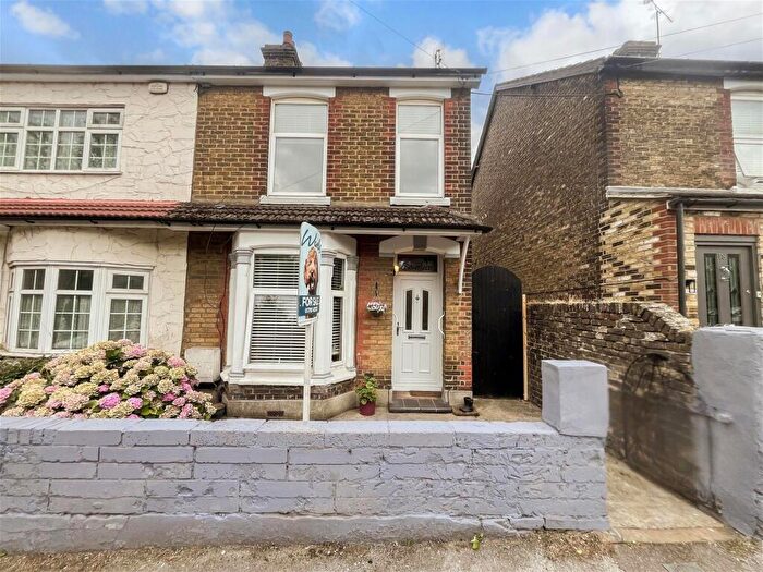 3 Bedroom Semi-Detached House For Sale In Wellwinch Road, Sittingbourne, Kent, ME10