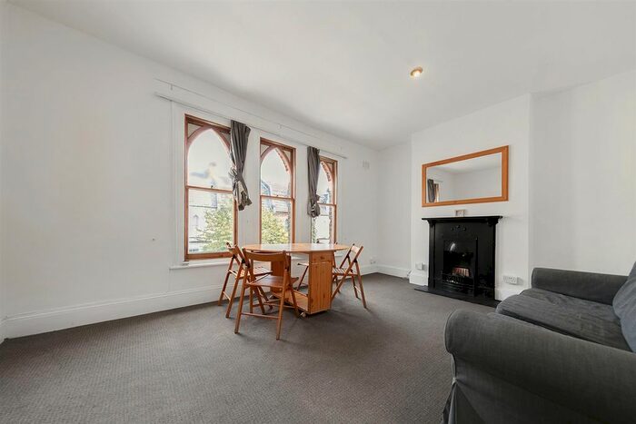 3 Bedroom Flat To Rent In Ducie Street, London, SW4