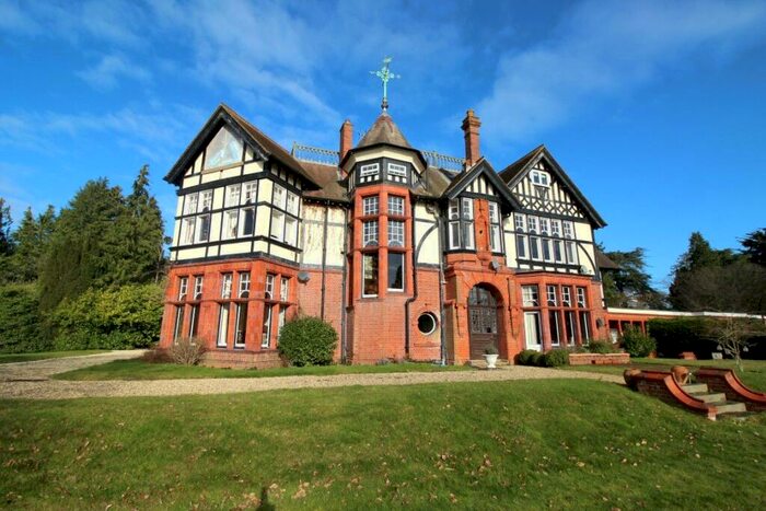 2 Bedroom Apartment For Sale In Bucklebury Place, Upper Woolhampton, Reading, Berkshire, RG7