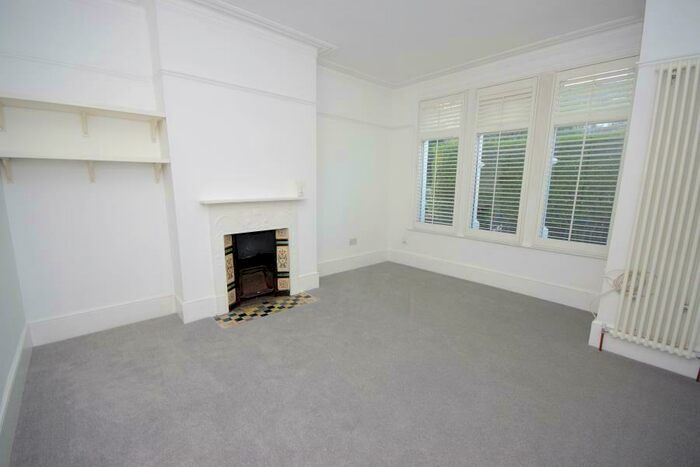 2 Bedroom Flat To Rent In Squires Lane, Finchley, N3