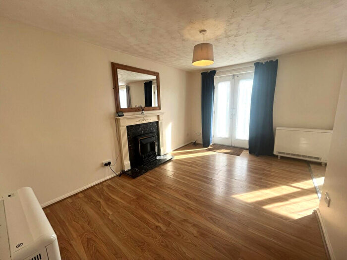 2 Bedroom Apartment To Rent In Grange Road, Leeds, West Yorkshire, LS10