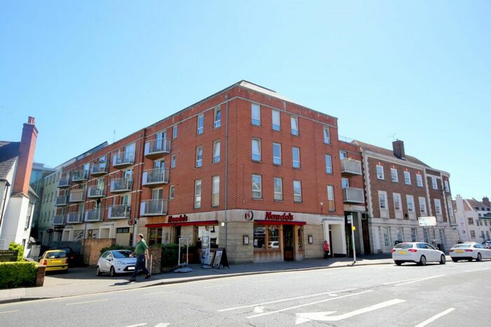 2 Bedroom Flat To Rent In The Oaks Square, Epsom, Surrey, KT19